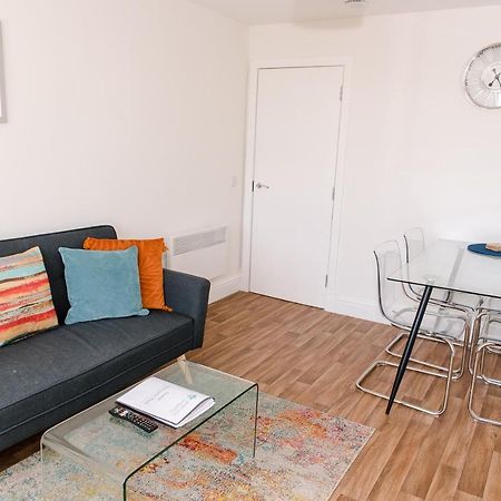 Greenstar Apartments - 2 Minute Walk Away Into City Centre - 6 Individual Flats - Next To Abertay University - 1 Bed 2 Bed & 3 Bedroom Flats - Fully Equipped - Short - Mid - Long Stays Welcome Dundee Zewnętrze zdjęcie