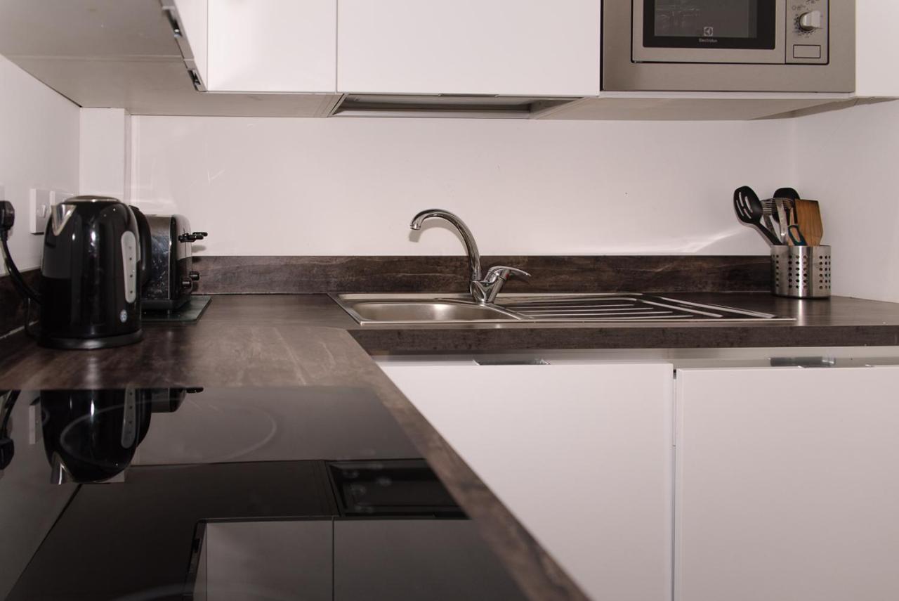 Greenstar Apartments - 2 Minute Walk Away Into City Centre - 6 Individual Flats - Next To Abertay University - 1 Bed 2 Bed & 3 Bedroom Flats - Fully Equipped - Short - Mid - Long Stays Welcome Dundee Zewnętrze zdjęcie