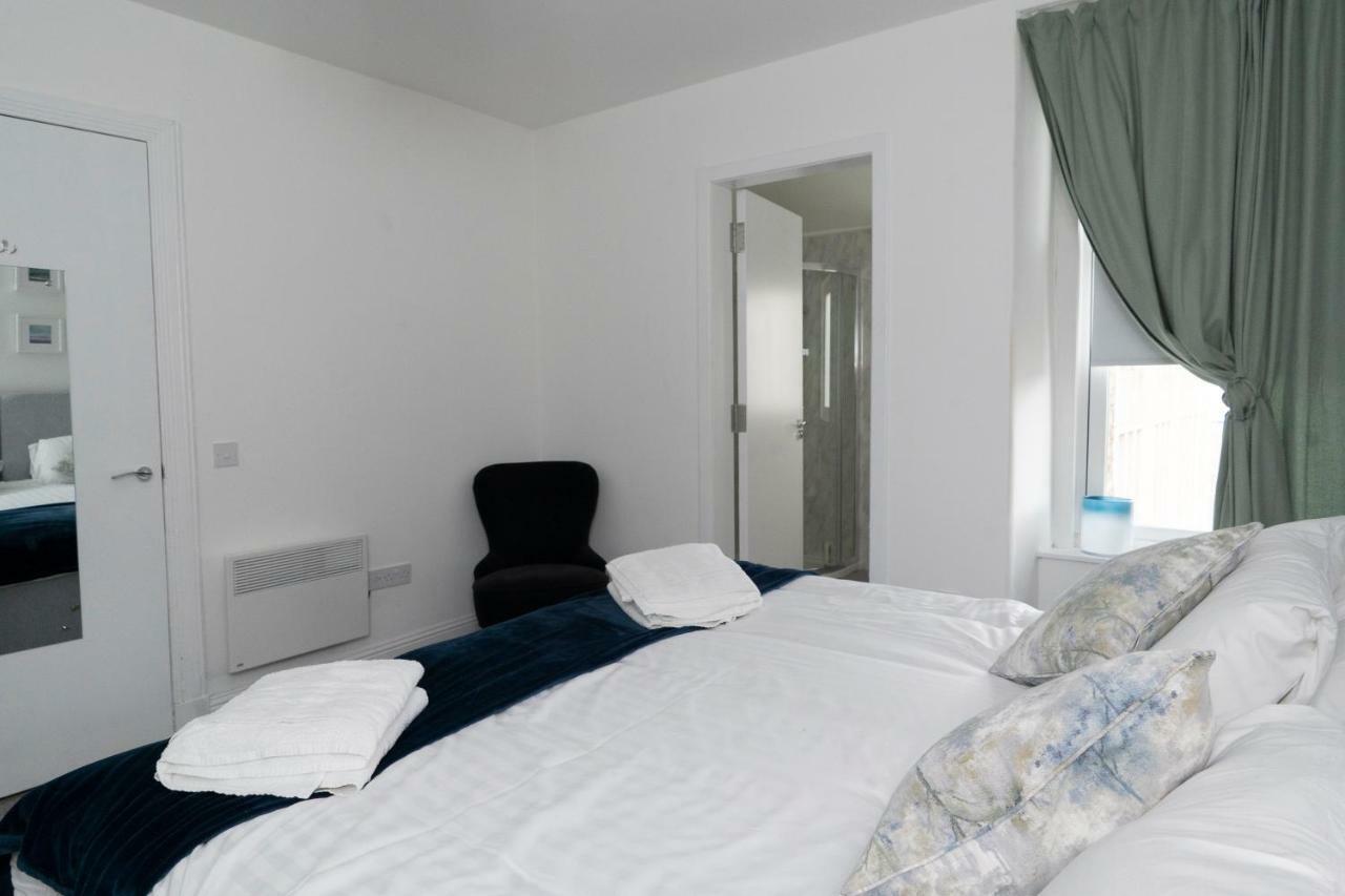 Greenstar Apartments - 2 Minute Walk Away Into City Centre - 6 Individual Flats - Next To Abertay University - 1 Bed 2 Bed & 3 Bedroom Flats - Fully Equipped - Short - Mid - Long Stays Welcome Dundee Zewnętrze zdjęcie