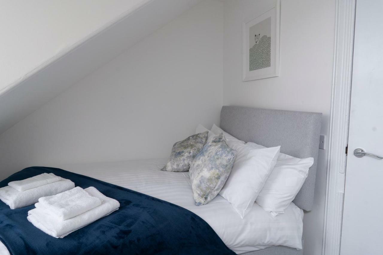 Greenstar Apartments - 2 Minute Walk Away Into City Centre - 6 Individual Flats - Next To Abertay University - 1 Bed 2 Bed & 3 Bedroom Flats - Fully Equipped - Short - Mid - Long Stays Welcome Dundee Zewnętrze zdjęcie