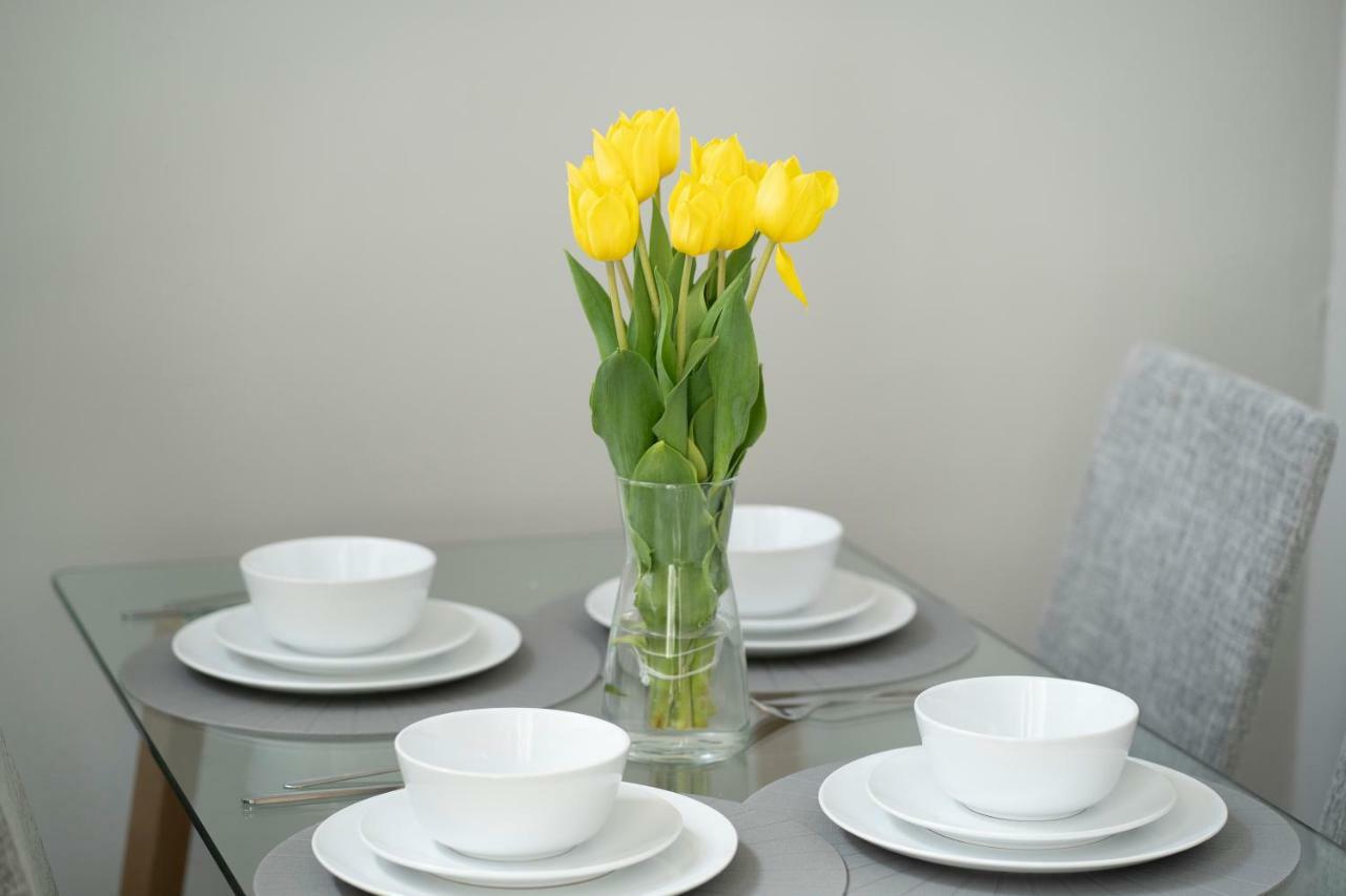 Greenstar Apartments - 2 Minute Walk Away Into City Centre - 6 Individual Flats - Next To Abertay University - 1 Bed 2 Bed & 3 Bedroom Flats - Fully Equipped - Short - Mid - Long Stays Welcome Dundee Zewnętrze zdjęcie