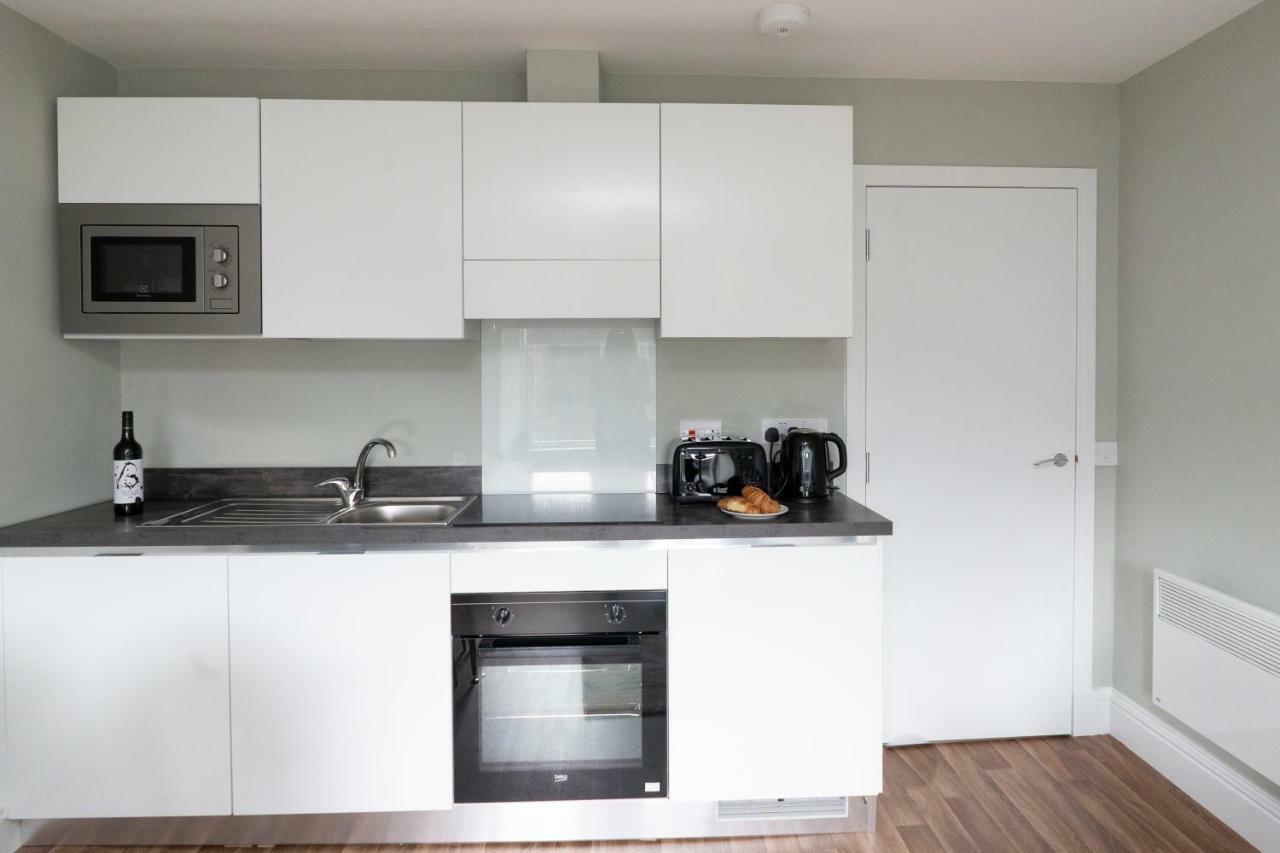 Greenstar Apartments - 2 Minute Walk Away Into City Centre - 6 Individual Flats - Next To Abertay University - 1 Bed 2 Bed & 3 Bedroom Flats - Fully Equipped - Short - Mid - Long Stays Welcome Dundee Zewnętrze zdjęcie
